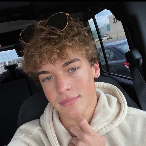 Meet your Posher, Dylan - Picture 1 of 1